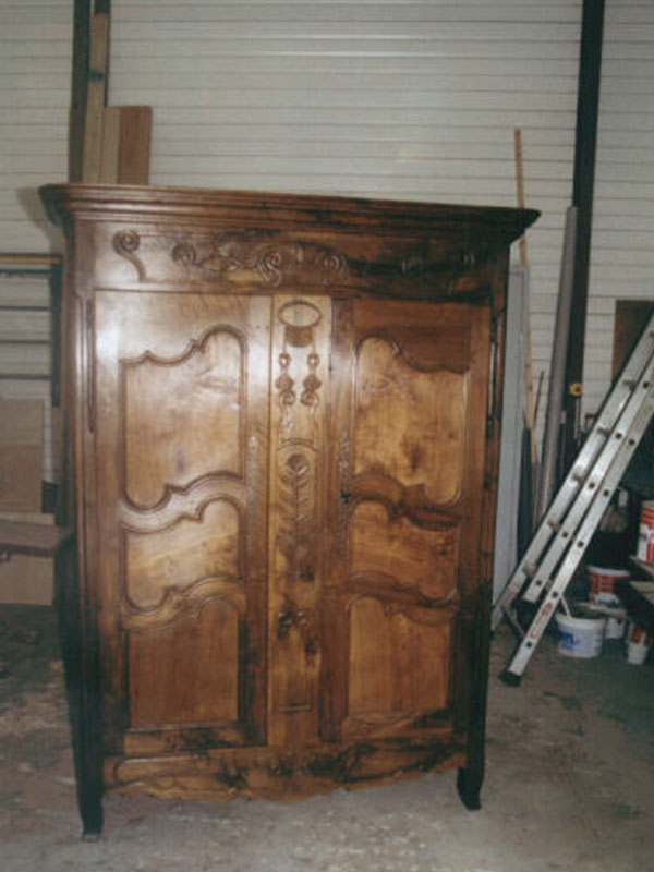 Restauration d'une armoire en olivier